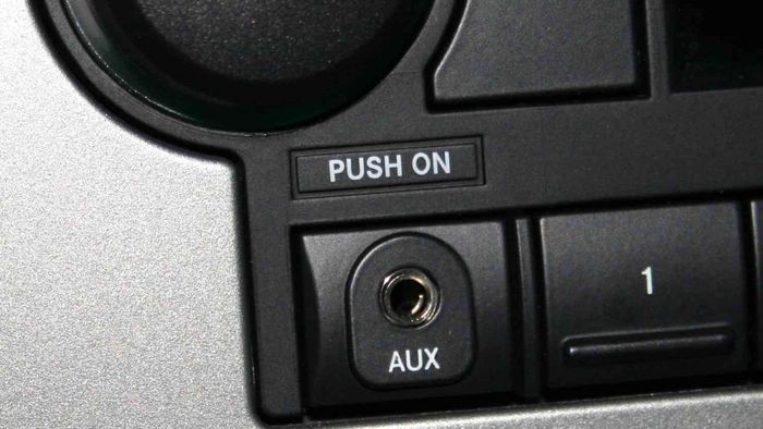 Cổng AUX là gì?
